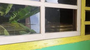 Foto rumah Kades Payo yang rusak karena dilempari keluarga kades pateng