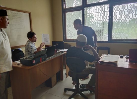 Penyemprotan Disinfektan Berunjung Perkelahian Antara Kepala Desa