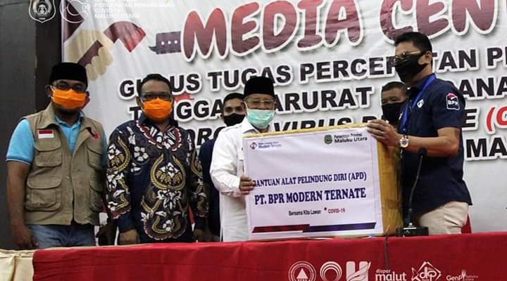 Gubernur Malut Terima Bantuan APD Untuk Tim Medis Terdepan Covid-19