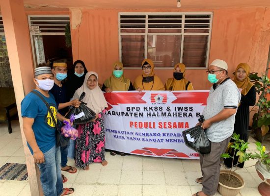 Kerukunan Keluarga Sulawesi Selatan Bagikan Sembako