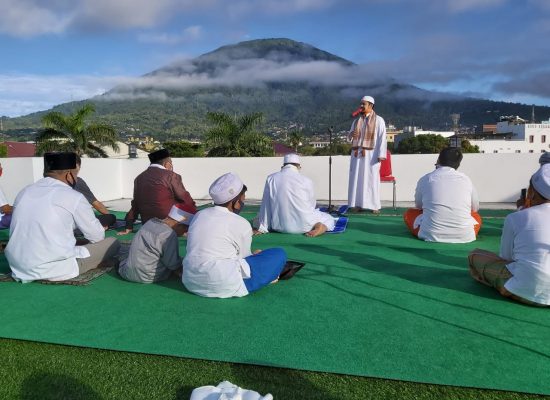 Gubernur Maluku Utara Melaksanakan Shalat Idul Fitri 1441 H di Kediaman