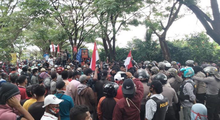Aksi Penuntutan Di KPU Beruntut Panjang Dan Saling Dorong