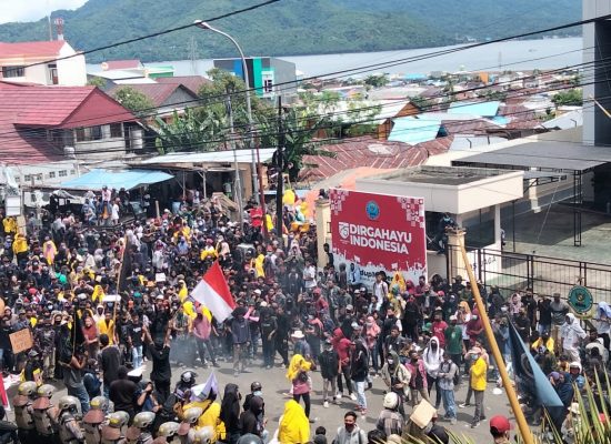 Aksi Penolakan Omnibus Law di Kota Ternate Berujung “Baku Lempa
