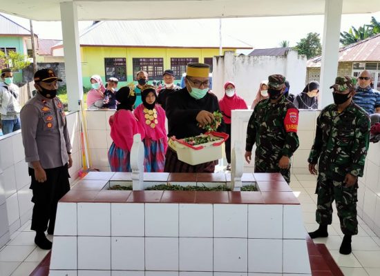 Badan Pengurus Daerah (BPD) KKSS Halbar Gandeng TNI – Polri Gelar Baksos