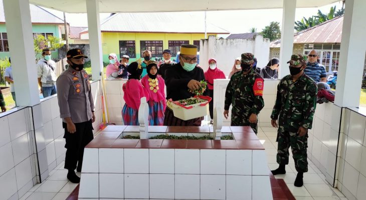 Badan Pengurus Daerah (BPD) KKSS Halbar Gandeng TNI – Polri Gelar Baksos
