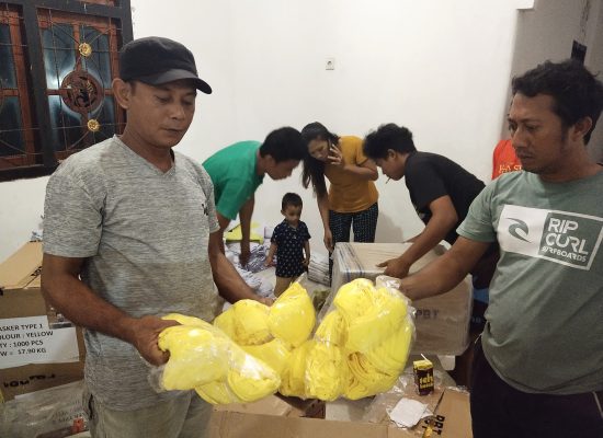 Taati Protokol Kesehatan DPP Partai Golkar Kucurkan Ribuan Masker Untuk Paslon Zaman-Pay