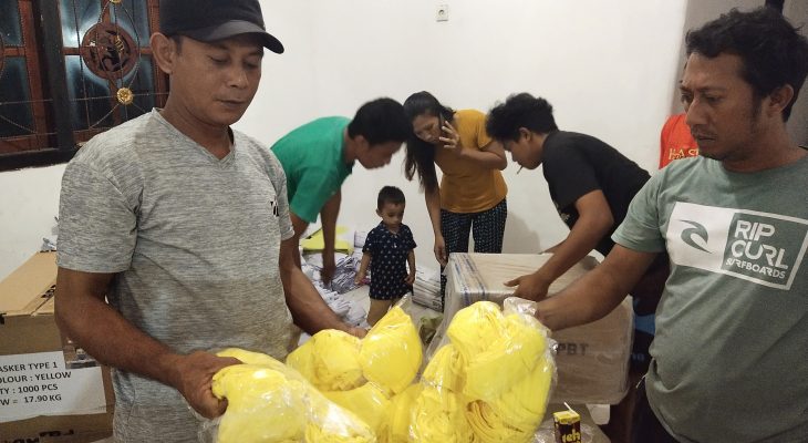 Taati Protokol Kesehatan DPP Partai Golkar Kucurkan Ribuan Masker Untuk Paslon Zaman-Pay