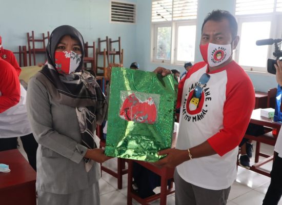 BPKKP Malut Berikan Ratusan Masker di Beberapa Sekolah di Ternate