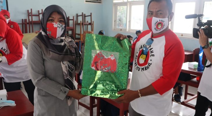 BPKKP Malut Berikan Ratusan Masker di Beberapa Sekolah di Ternate