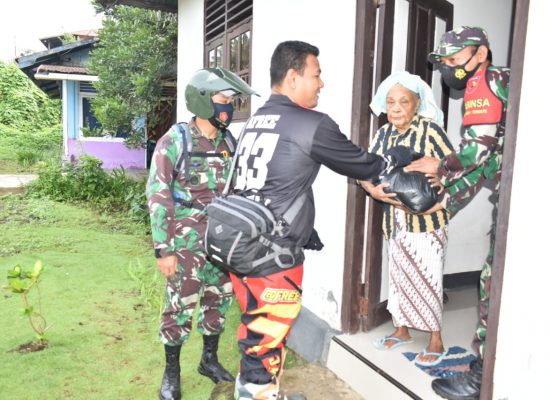 Dandim 1501/Ternate Dan Komunitas Biker Kodim 1501/Ternate, Ngetrail Sambil Bagi Sembako dan Masker.