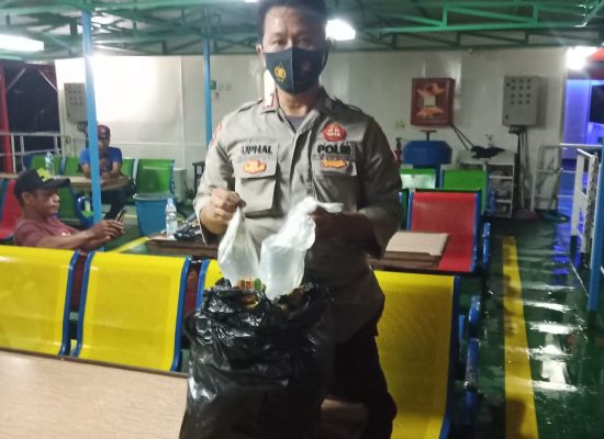 KP3 Pelabuhan Babang Amankan Miras Tak Bertuan dari KMP Lompa