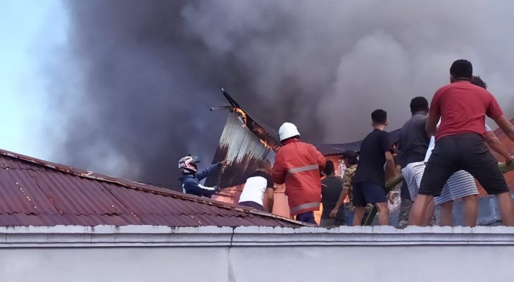 Dua Rumah Dan Satu Kos-kosan Nyaris Ludes Dilahap “Sijago Merah”