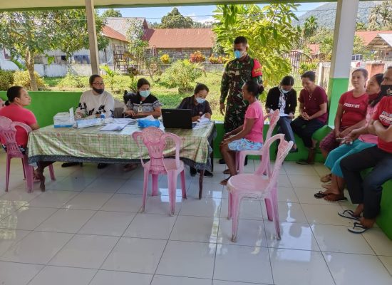 Babinsa Koptu Arnan Nagara Melaksanakan Pendampingan Vaksinasi Terhadap Warga Dosis I
