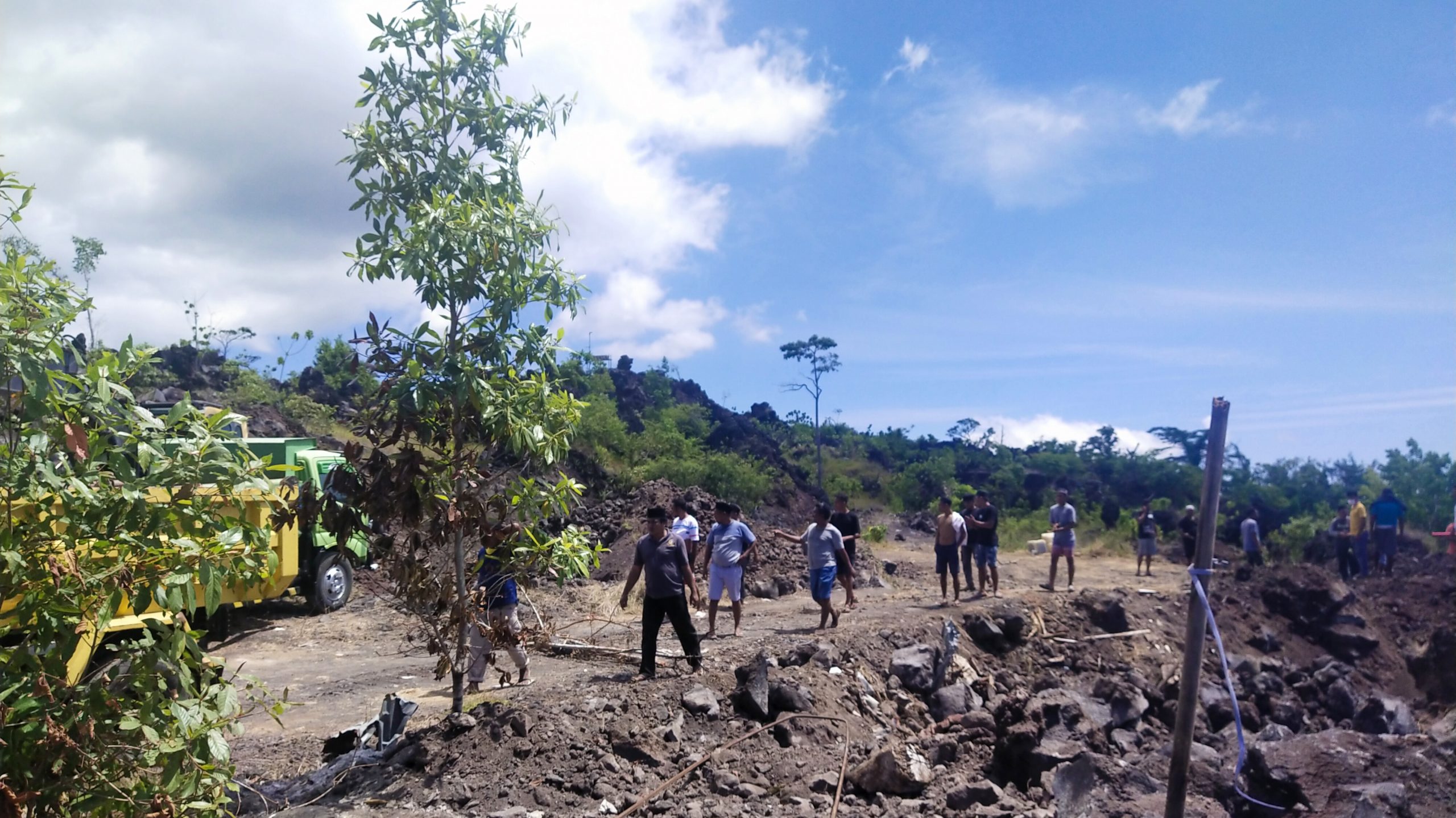 Lokasi Galian C pengnilan material Proyek di kawasan belakang terminal Bandara Babullah Ternate