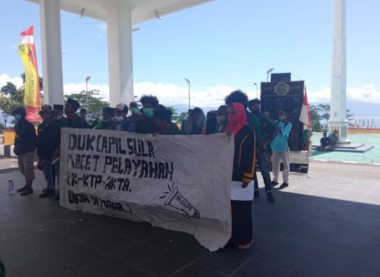 Pelayanan Dukcapil Dinilai Terbengkalai, BEM STAI Abussalam Demo Bupati Kepsul