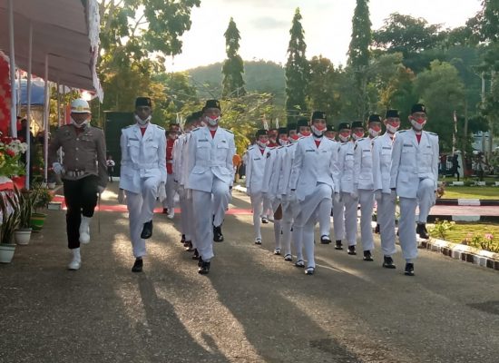 Wabup Kepsul Irup Penurunan Bendera Pada HUT RI Ke-76 Di Isda