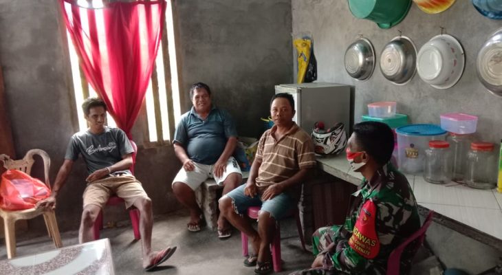 Babinsa Togola Sanger Himbau Tetap Terapkan Prokes