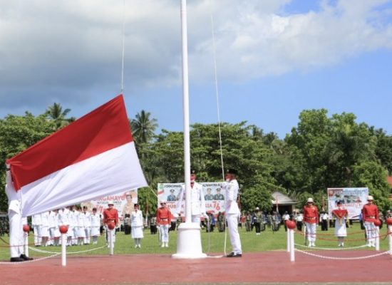 Upacara HUT RI Ke 76 kabupaten Halbar Sesui Prokes Covid-19