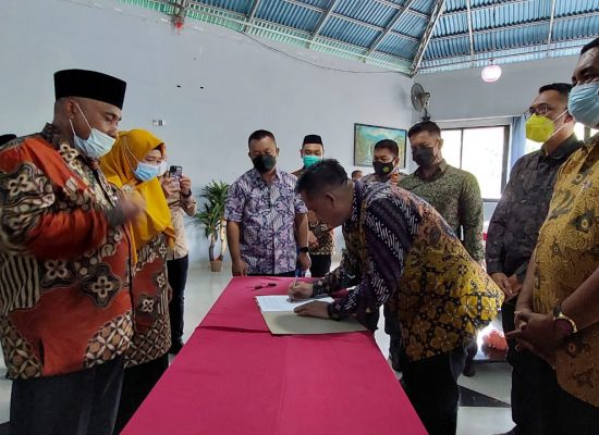 Kadikbud Malut Resmi Lantik Pengurus MKKS dan MGMP SMA Maupun SMK Haltim   