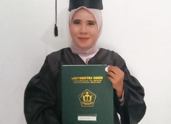 Kisah Yatim-Piatu di Tidore Raih Gelar Sarjana