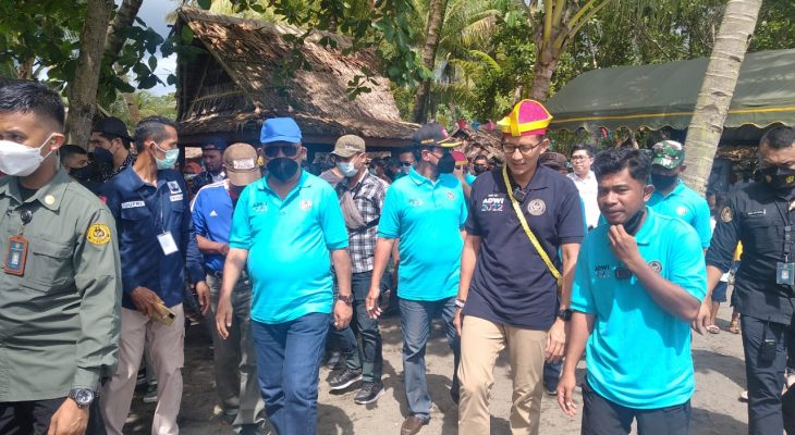 Kenapa Sandiaga Uno Tidak Mencicipi Makanan di Pantai Wisata Lapasi