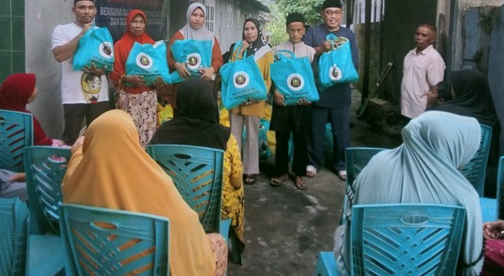 IKA UII Berbagi Sembako Dengan Warga Halmahera Utara