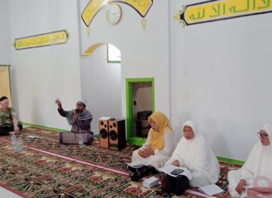 Wanita Islam Al-Akhirat Memberikan Santunan Kepada 60 Anak Yatim