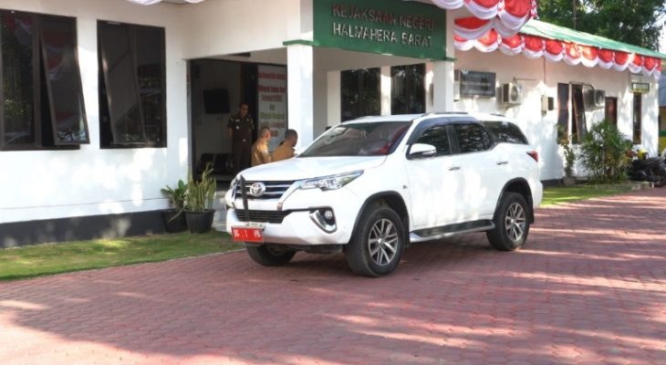 Ini Alasan Bupati James Uang Berkunjung Ke  Kantor Kejari Halbar