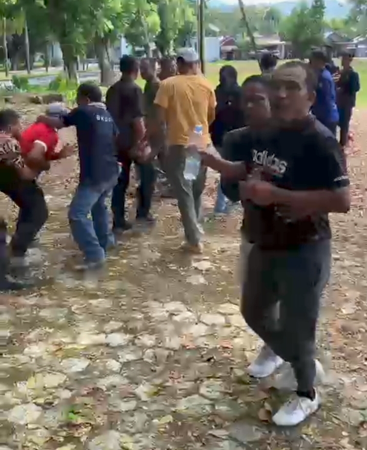 Ricuh! Lomba Boi Tempurung Dihentikan