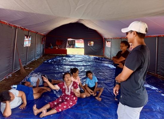 Pengungsi Gunung Berapi Minta Fasilitas Televisi Di Tenda Pengungsian