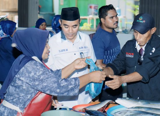 Kampanye Blusukan Ramaikan Pasar Jailolo Paslon JUJUR Jadi Lagi