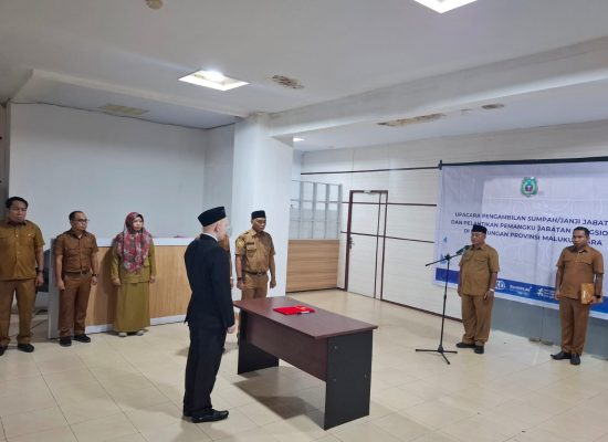 Pemprov Malut Lantik Aphandic Duvadilan sebagai Pejabat Fungsional Pengadaan Barang dan Jasa