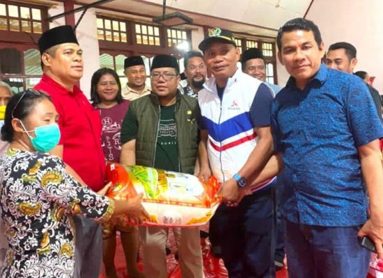 DPRD Halmahera Barat Peduli, Kembali Beri 6 Ton Beras Untuk Pengungsi Erupsi Gunung Ibu