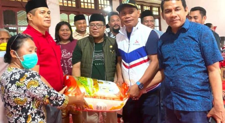 DPRD Halmahera Barat Peduli, Kembali Beri 6 Ton Beras Untuk Pengungsi Erupsi Gunung Ibu
