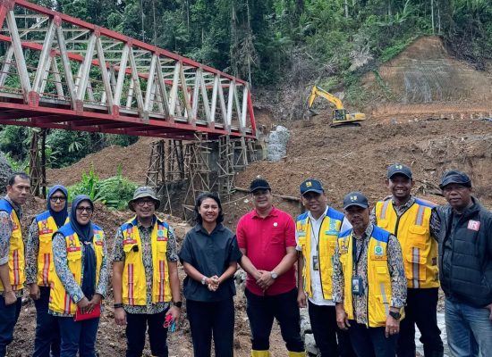 Anggota DPRD Halbar Dampingi DPRRI dan Balai Tinjau Pekerjaan Pembangunan Jembatan Kali Butu
