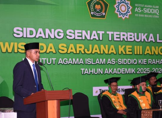 Orasi Ilmiah Wisuda IAI As-Siddiq Kie Raha: Budaya Lokal Jadi Pondasi Pendidikan Karakter di Era 5.0