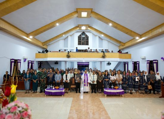 Keluarga Besar Dinkes, Puskesmas dan TP PKK Halmahera Barat Gelar Perayaan Natal