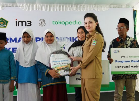 Gubernur Sherly Apresiasi Sinergi Indosat, Tokopedia, dan Rumah Yatim Renovasi 5 Madrasah