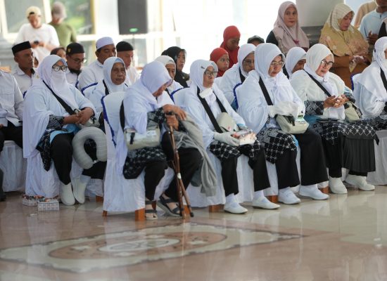 JCH  Halbar Resmi Dilepas Menuju Tanah Suci