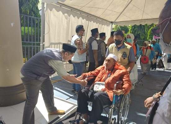 Kloter 13 Embarkasi Makassar Tiba, 19 Jamaah Haji Asal Halbar Pulang dengan Selamat