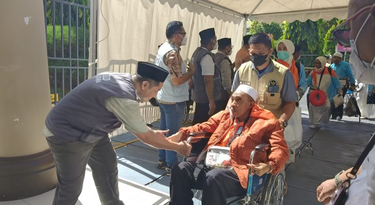 Kloter 13 Embarkasi Makassar Tiba, 19 Jamaah Haji Asal Halbar Pulang dengan Selamat
