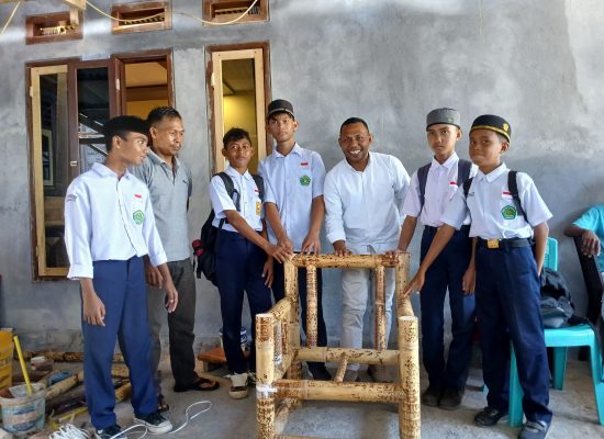 Dari Hutan ke Ruang Tamu, Rasno Ahmad Ajak Masyarakat Hidup Selaras dengan Alam Lewat Kursi Bambu