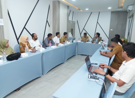 Serap Keluhan Warga soal Jalan, Graal Taliawo Siapkan Catatan untuk Pemprov dan Pemerintah Pusat